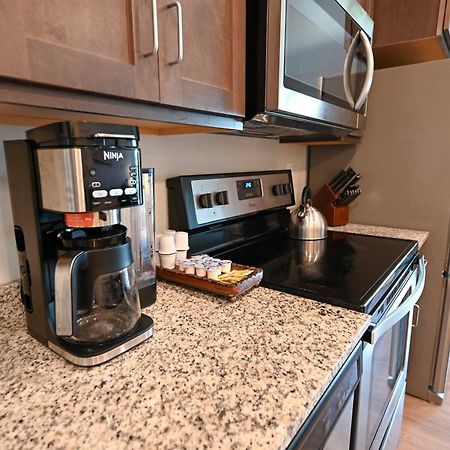 2 Bedroom Brand New Apartment Near Mayo, Park Free ロチェスター エクステリア 写真