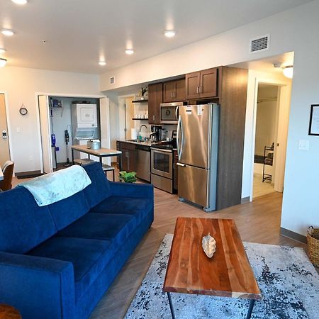 2 Bedroom Brand New Apartment Near Mayo, Park Free ロチェスター エクステリア 写真