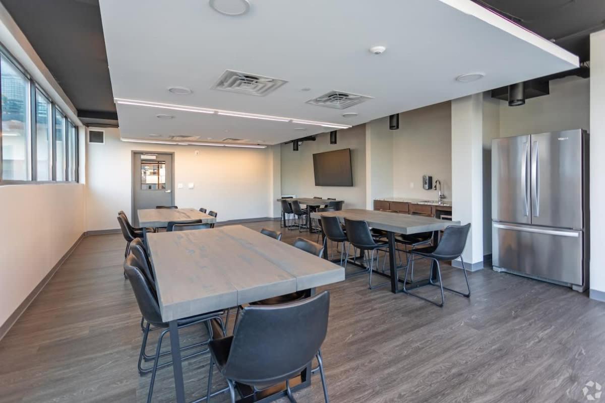 2 Bedroom Brand New Apartment Near Mayo, Park Free ロチェスター エクステリア 写真