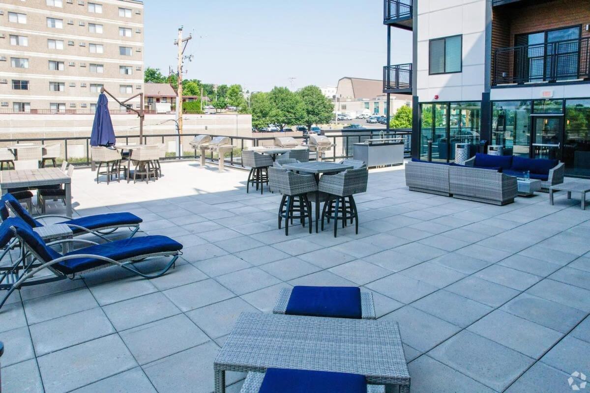 2 Bedroom Brand New Apartment Near Mayo, Park Free ロチェスター エクステリア 写真