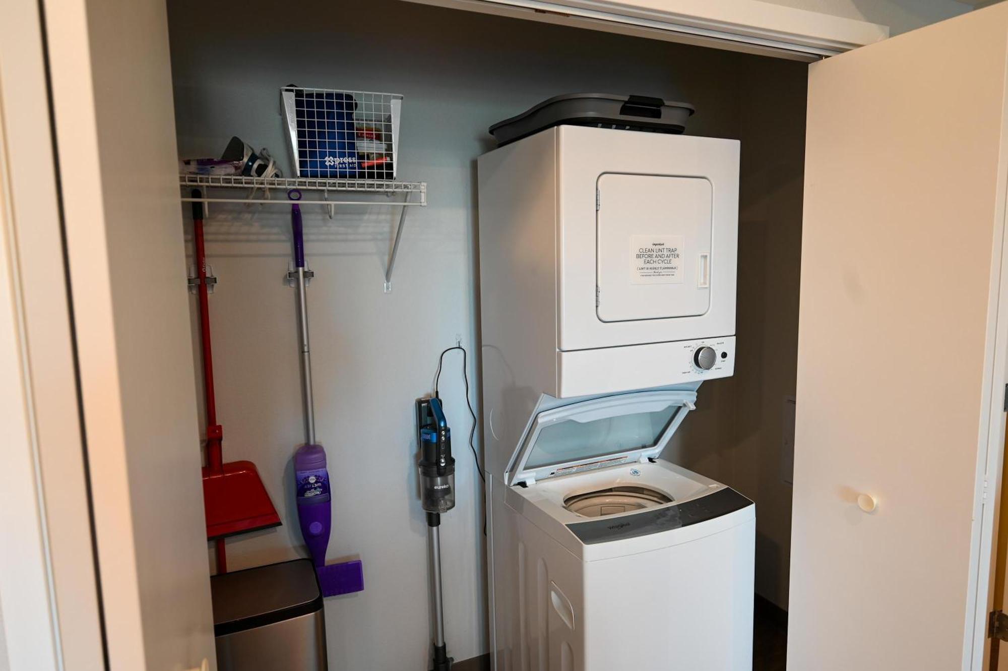 2 Bedroom Brand New Apartment Near Mayo, Park Free ロチェスター エクステリア 写真