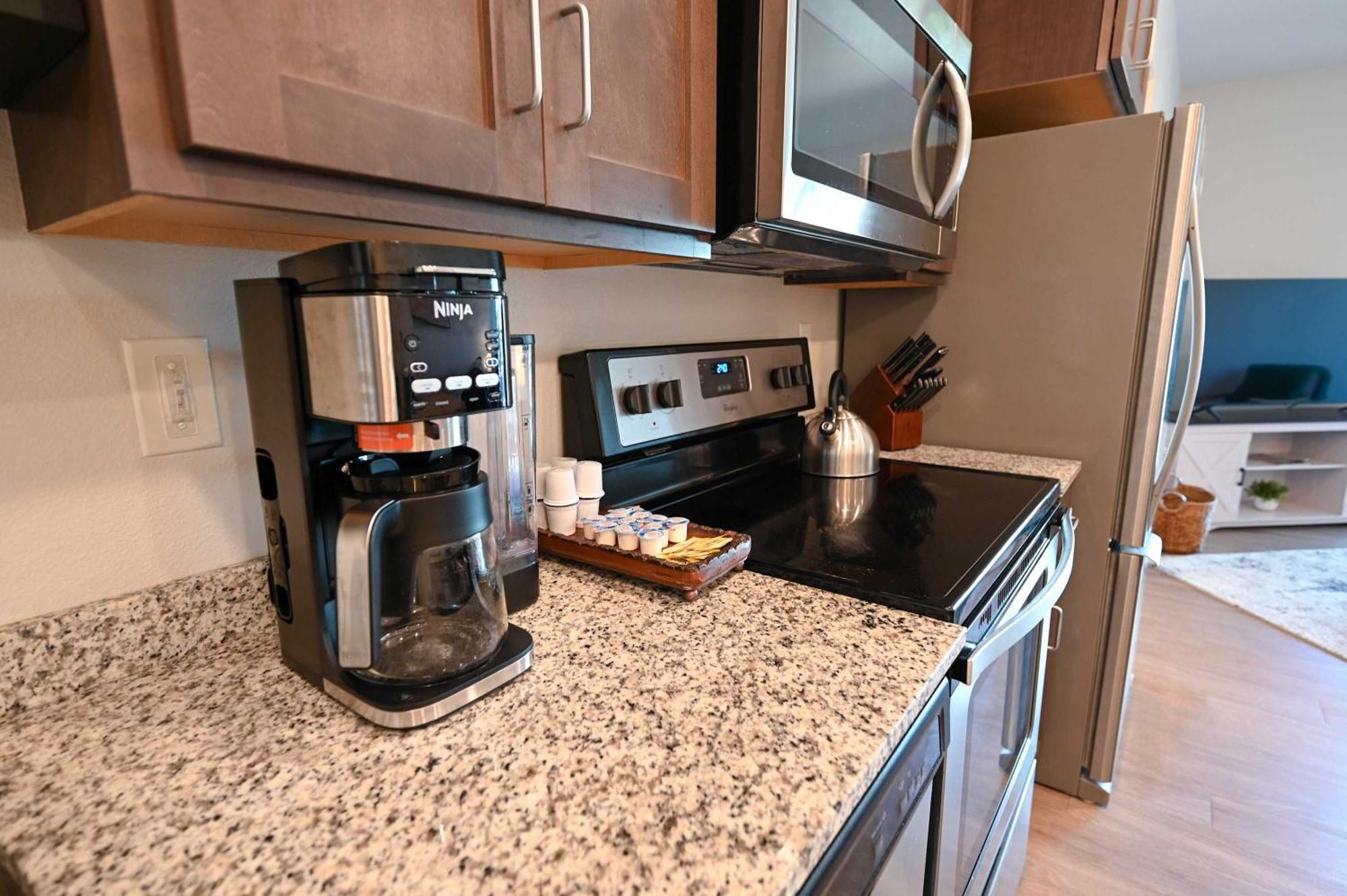 2 Bedroom Brand New Apartment Near Mayo, Park Free ロチェスター エクステリア 写真