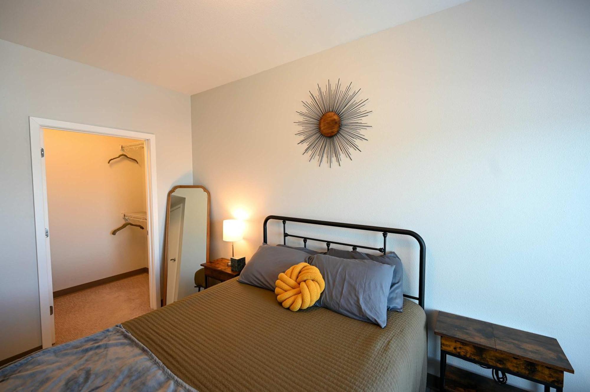 2 Bedroom Brand New Apartment Near Mayo, Park Free ロチェスター エクステリア 写真